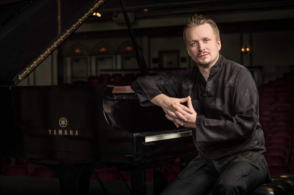 Ilya Yakushev Performs Mozart, Beethoven, Chopin, Gershwin, at Bargemusic (Site)